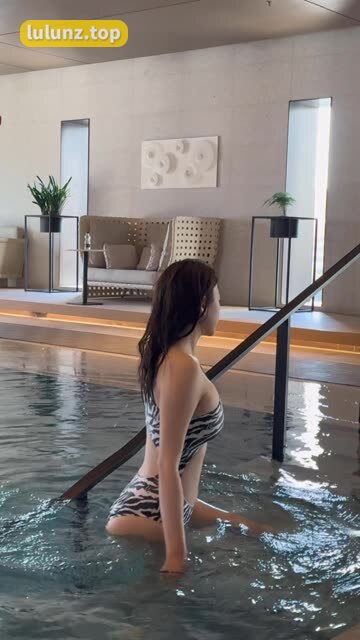 雪怡妹纸最新图集精选，让你目不转睛