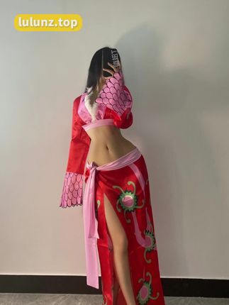 俏妞qiaoniuTT微密圈内的精美图集，尽在其中