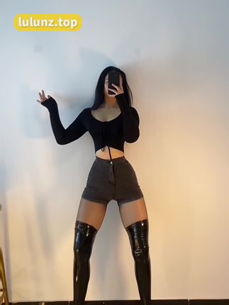 俏妞qiaoniuTT微密圈内的精美图集，尽在其中