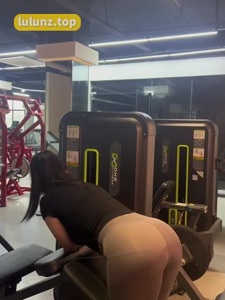 迷人的五姨太微密圈免费图集，抖音网红的魅力展现