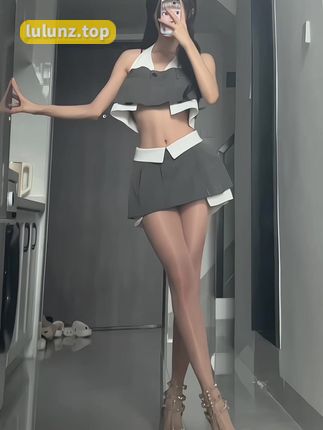 女刺客微密圈写真大放送，美丽与性感并存