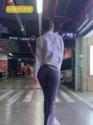 可可西yyy微密圈嘉宾图组ts小黑裙,尽显高雅品味惊艳亮相