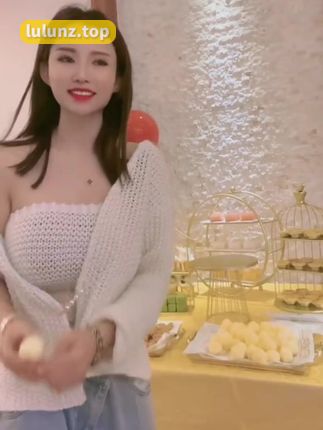 猪饲料微密圈黑丝带袜红底作品图集，性感撩人诱惑十足精美图集动感视频