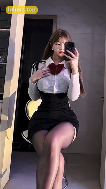 强势登场姐姐Lalion微密圈作品，细致展现她的风采