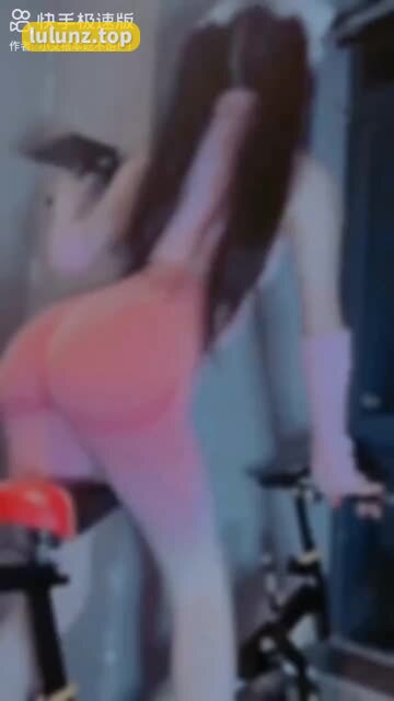 小艾根本吃不饱微密圈性感妩媚网红，揭开她的独特魅力