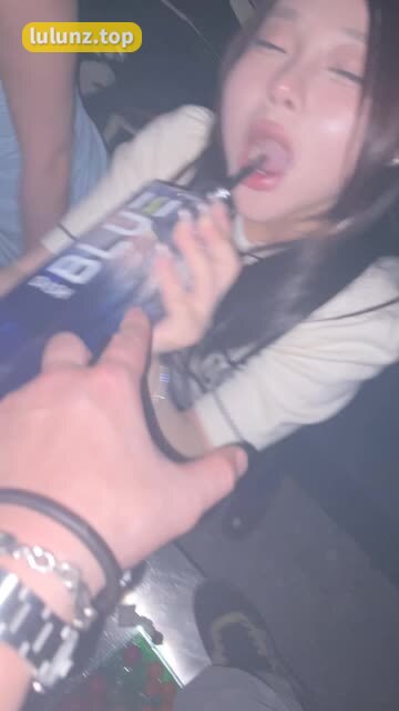 小艾根本吃不饱微密圈性感妩媚网红，揭开她的独特魅力