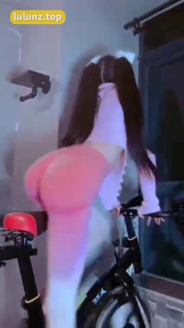 [转载搬运]小艾根本吃不饱微密圈，全新写真资源