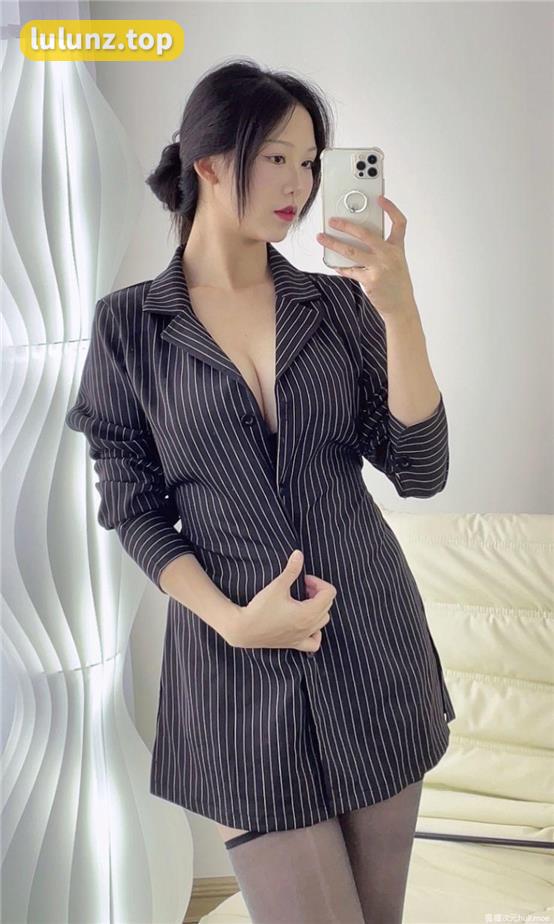 抖娘利世微密圈宅女，宅家时光分享