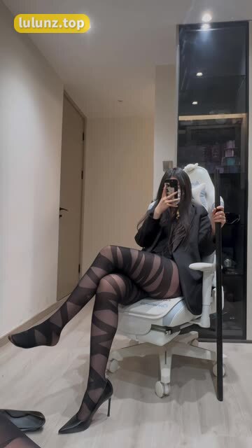 张思允Nice制服写真套图，微密圈独家内容