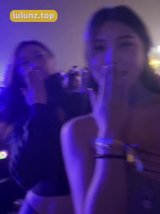 小玉吃果冻分享泳装写真,精美图片分享