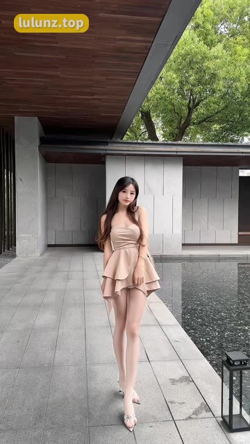 抖音小萌子游泳视频（绝美泳装穿搭惊艳全场）