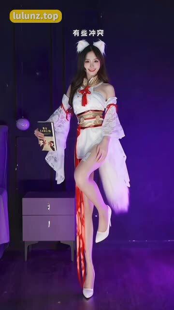 抖音小萌子游泳视频分享（胶原蛋白肌肤的小萌子）