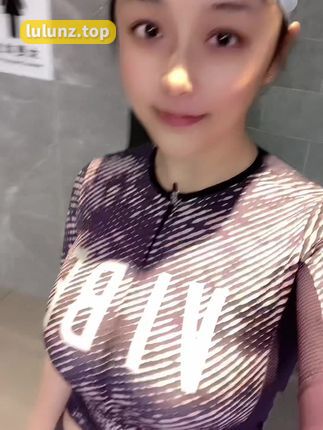 抖音奶雯微密圈付费资源，从清纯到震撼反差的精彩故事