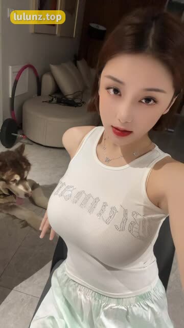 揭秘抖音奶雯的微博踪迹，古韵遗风与美食探索的完美融合