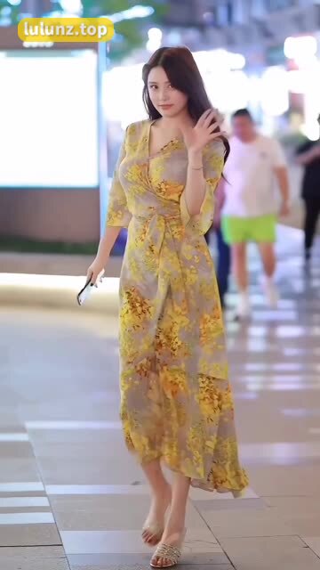 揭秘抖音奶雯的微博踪迹，古韵遗风与美食探索的完美融合