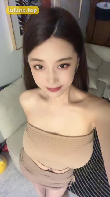 奶雯真名叫什么？奶雯微密圈图片好看吗？