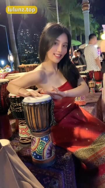 奶雯圈子最新套图，抖音奶雯微密照片合集最新视频