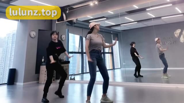 抖音奶雯微密圈照片合集，微笑的文文weme圈视频汇总