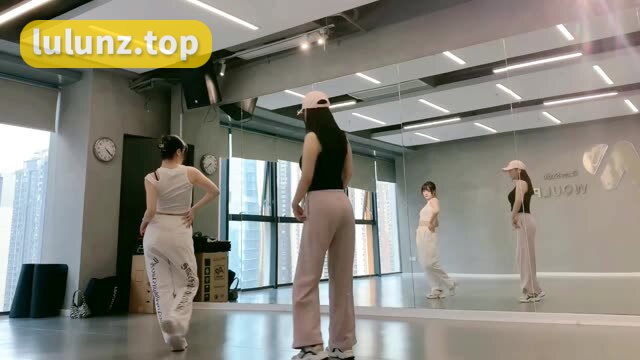 抖音奶雯微密圈照片合集，微笑的文文weme圈视频汇总