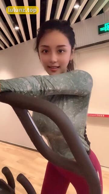 抖音奶雯微密圈照片合集，微笑的文文weme圈视频汇总