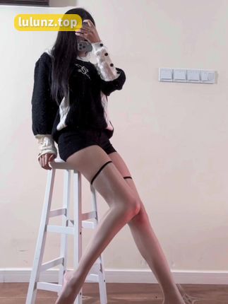 微博网红纪念小小V，私房写真付费圈