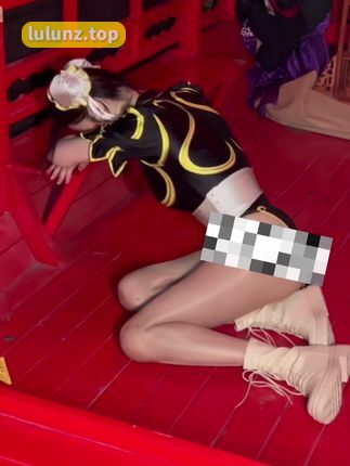 轩子巨二兔微博晒剧照，穿着亮点引发关注