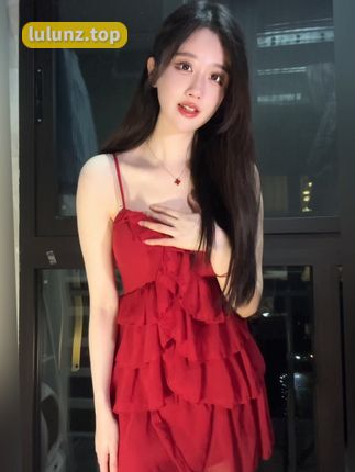 轩子巨2兔大晒私密照,网友询问腿边黑色的一团是什么?