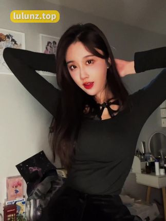 轩子巨二兔微博剧照曝光，穿着亮点引发热议