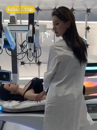 阿朱的微博-推特个人资料，【这就是阿朱啊】英姿爽爽职业套装写真