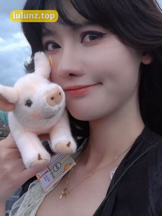 阿朱的微博-推特个人资料，【这就是阿朱啊】英姿爽爽职业套装写真