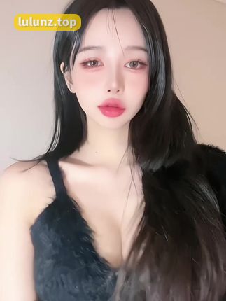 快来关注小猫咪CK微博和微密圈，可爱憨态和多彩内容