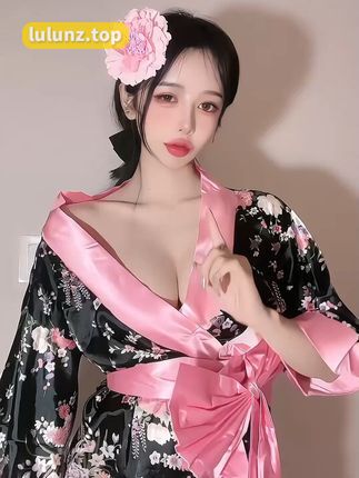 微博小猫咪CK最新微密圈动态，关注她的生活点滴