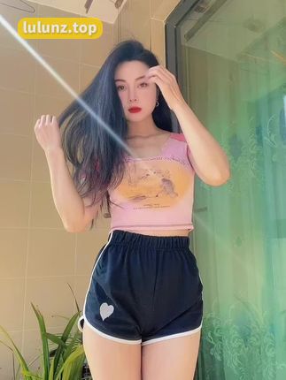 小猫咪CK的微密圈穿搭技巧，教你变身时尚达人