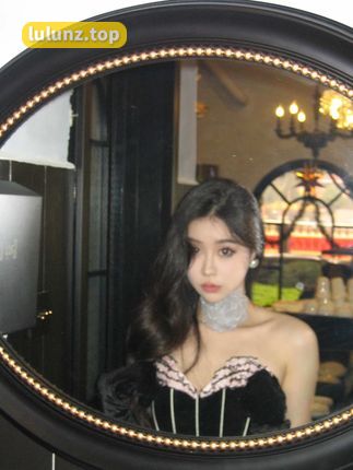 微密圈Sia不吃鱼真名揭秘，网红资源值得买吗？