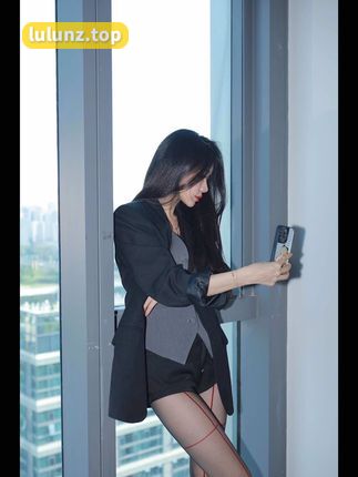 微密圈Sia不吃鱼真名揭秘，网红资源值得买吗？