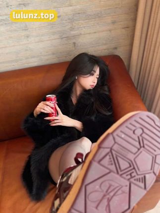 微博红人Sia不吃鱼微密圈照片赏析,颜值身材引发人们赞叹