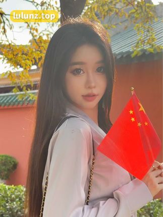 微密圈Sia不吃鱼姿势独特,照片赏析