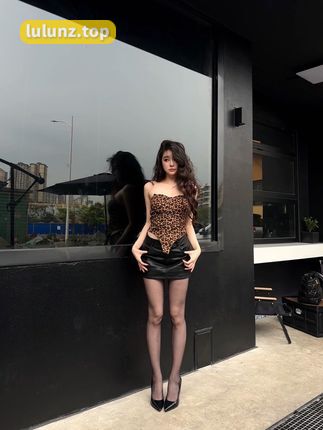 微密网红Sia不吃鱼，姿势越怪照片越爱