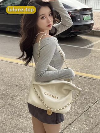 Sia不吃鱼姿势越怪照片越爱，微博网红Sia独特魅力