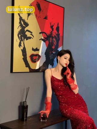 Sia不吃鱼姿势越怪照片越爱，微博网红Sia独特魅力