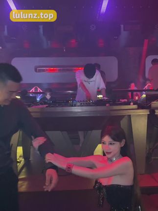 无欲无求的推土君浴室开花圈子视图