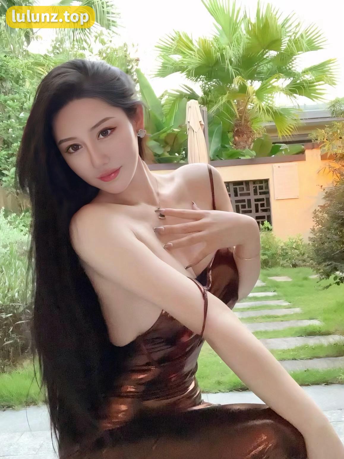 不爱笑的赛琳奶牛女仆写真,微密圈的经典之作