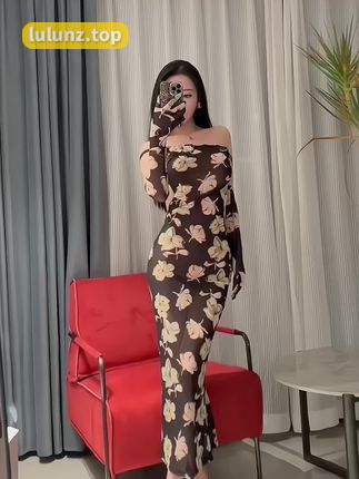 不爱笑的赛琳微密圈写真打包，独家资源分享