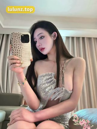 不爱笑的赛琳微密圈嘉宾写真，探索美的极限与可能性