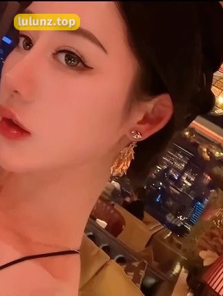 不爱笑的赛琳微博写真合集，无杂质的高清视觉享受