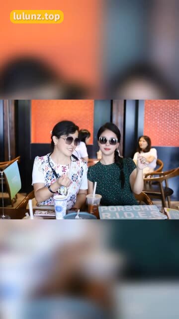 张贺玉和小王同学的防护服合拍，微博时尚潮流的新风向