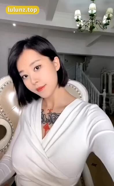 张贺玉和小王同学的防护服合拍，微博时尚潮流的新风向