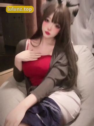 #桃桃sama的小蛮腰扭起来，JK制服搭配，甜美与性感的完美结合
