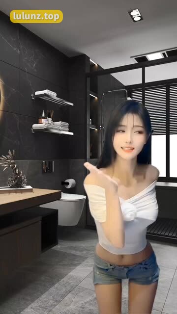 我是来拍视频，不会游泳的梅美baby引爆话题，微密圈内的幕后故事