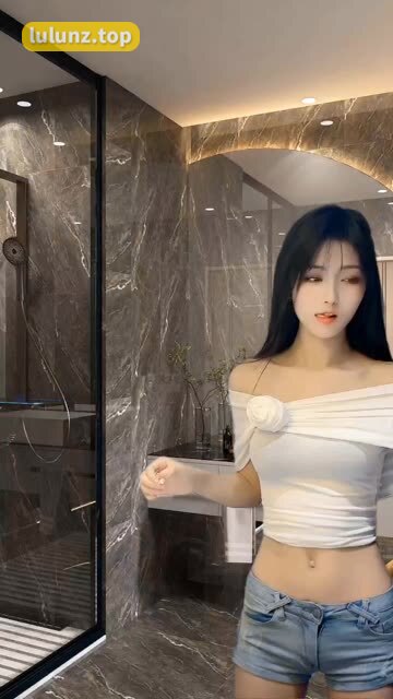 我是来拍视频，不会游泳的梅美baby引爆话题，微密圈内的幕后故事